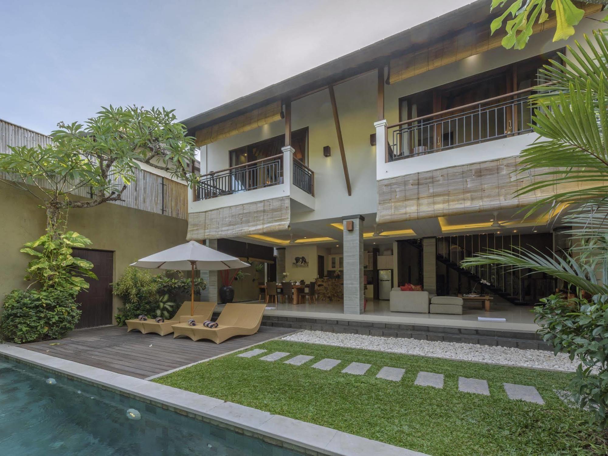 The Kumpi Villas Seminyak Exterior foto